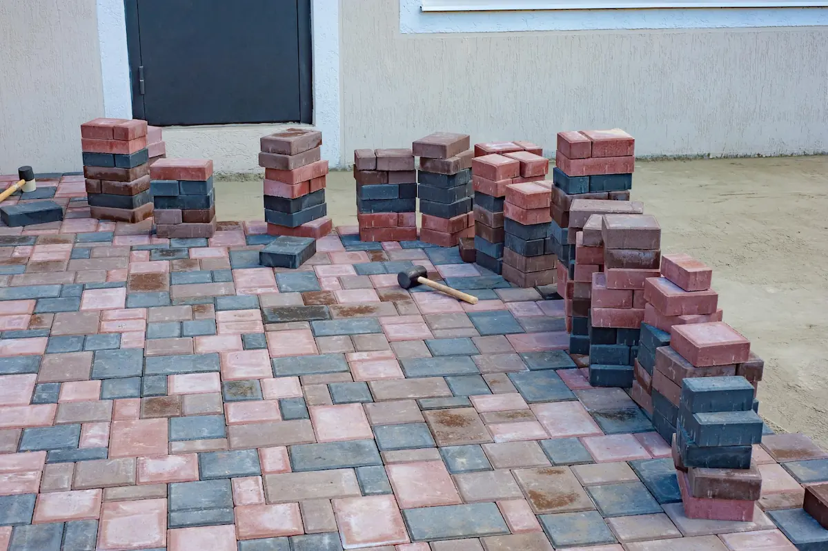 Pola Transisi dengan 2 atau Lebih Bentuk Paving Block